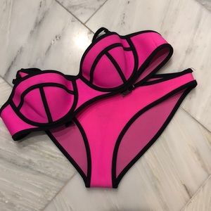 pink/black triangl lookalike bikini